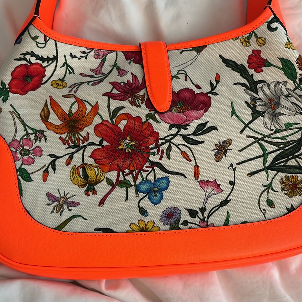 Authentic Gucci Purse - Picture 2 of 8
